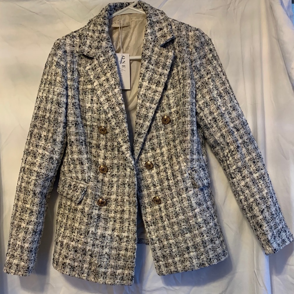 Black and White Detailed Balderrama